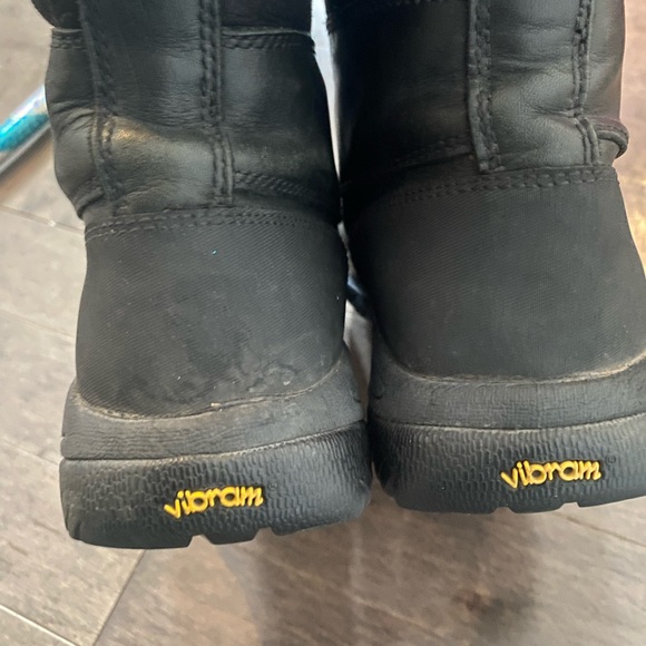 Black ugg boots size 6 us - Picture 3 of 7